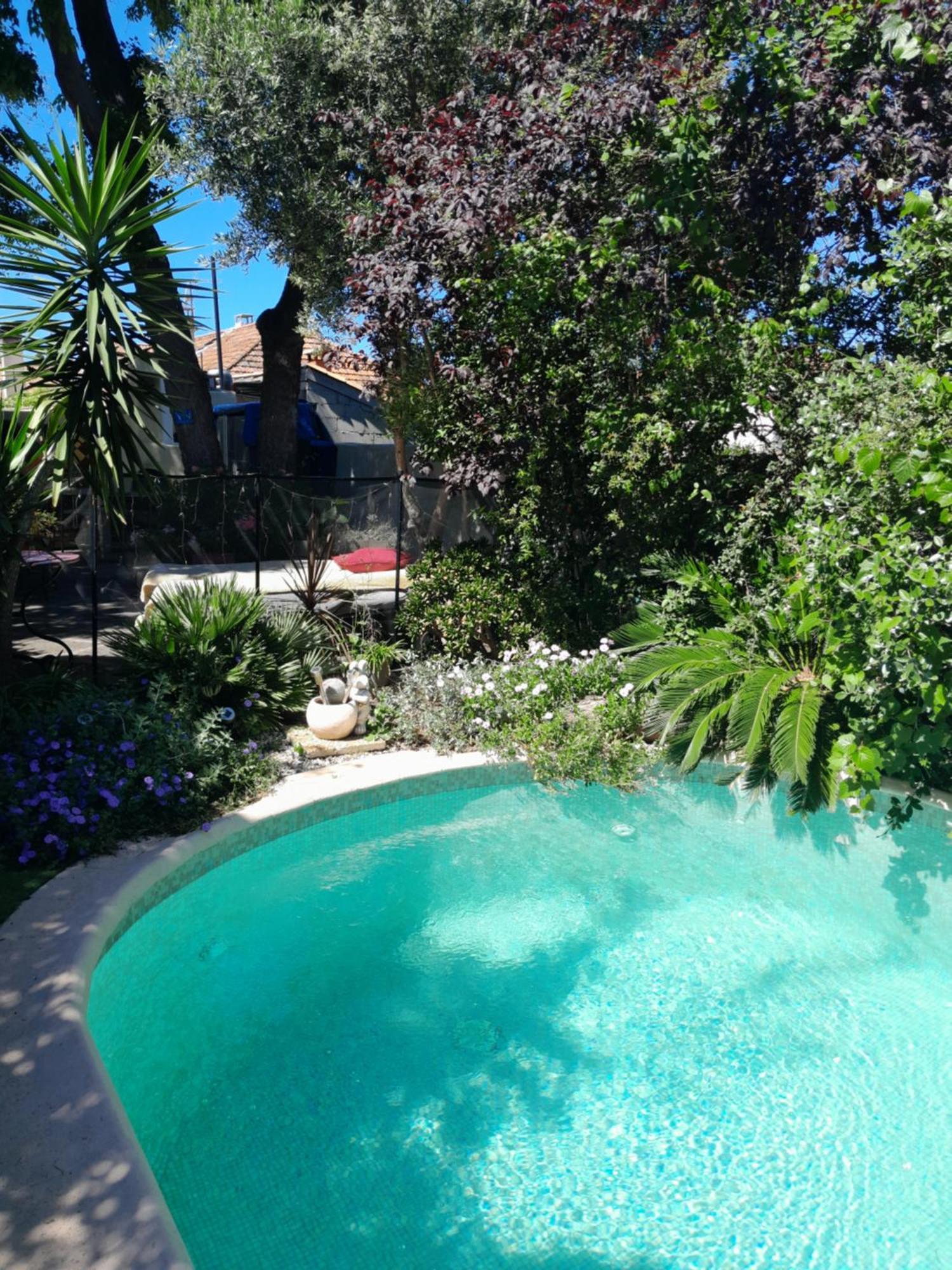 Guest house En Sous Sol De Avec Acces Jardin Et Piscine Marseille